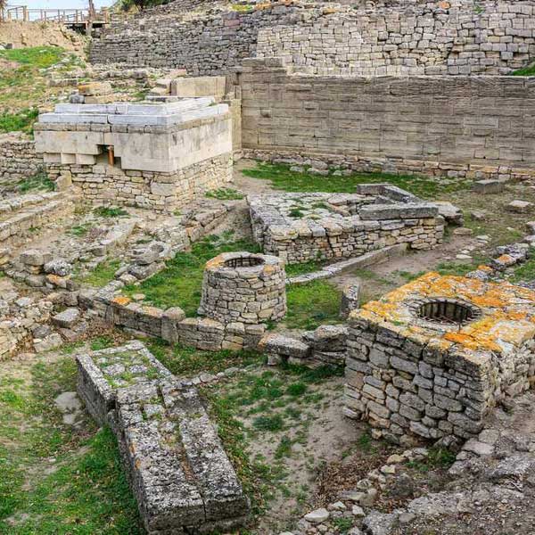 Ruins-of-ancient-city-of-Troy